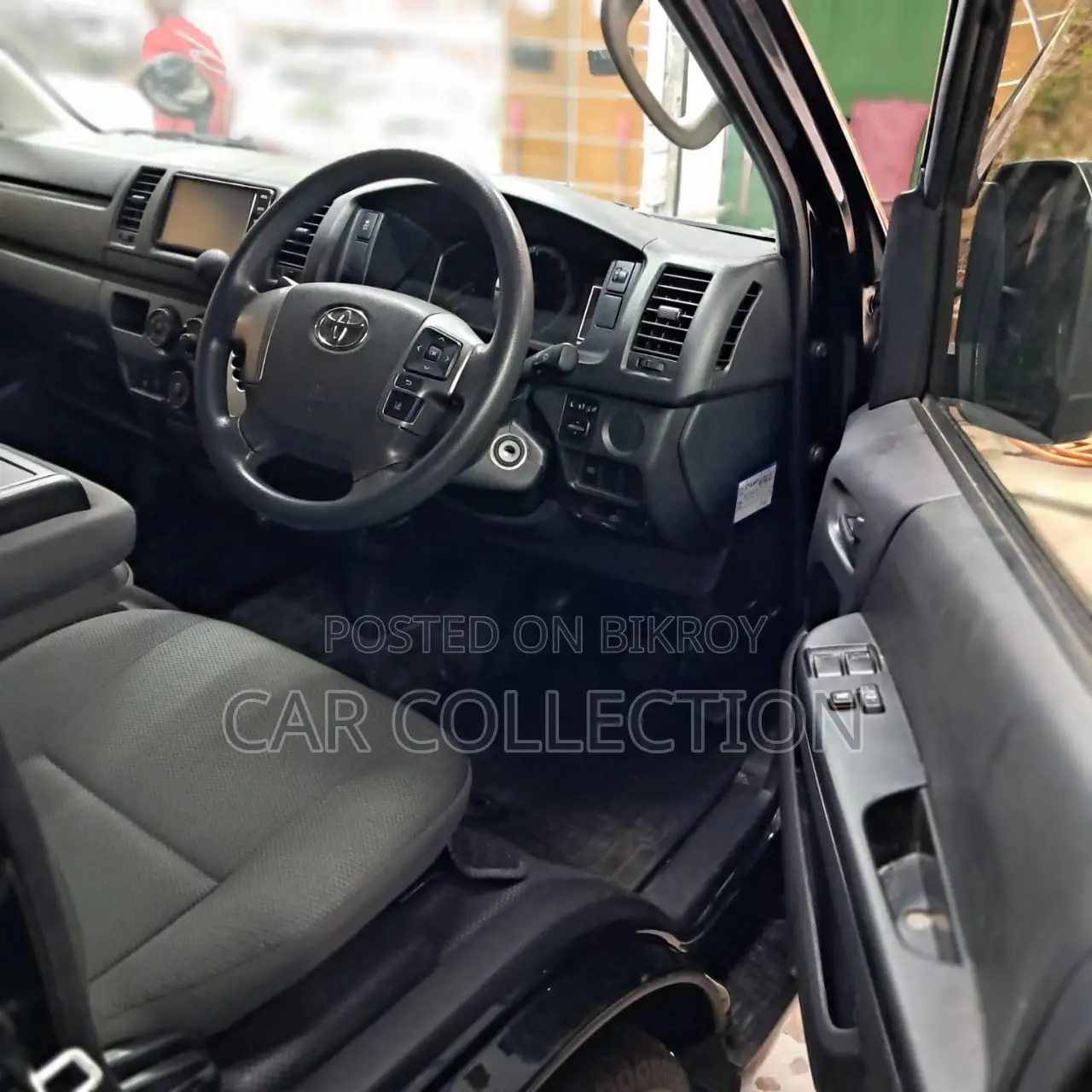 Toyota HiAce 2021 Off White