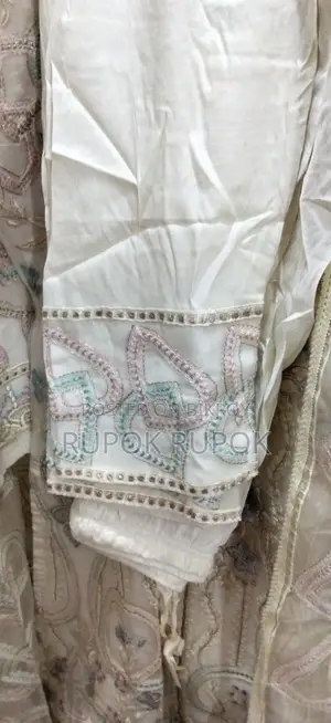 Used দেশিও থ্রি পিস বিক্রি হবে