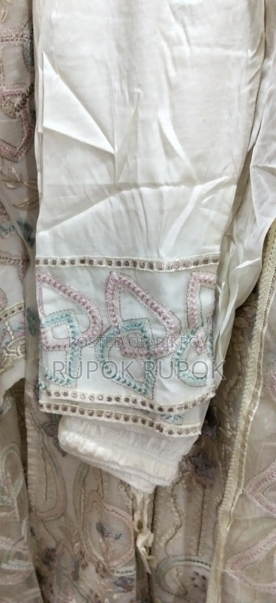 Used দেশিও থ্রি পিস বিক্রি হবে