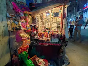 জরুরী ভিত্তিতে কসমেটিক সহ গাড়িটি বিক্রি হবে