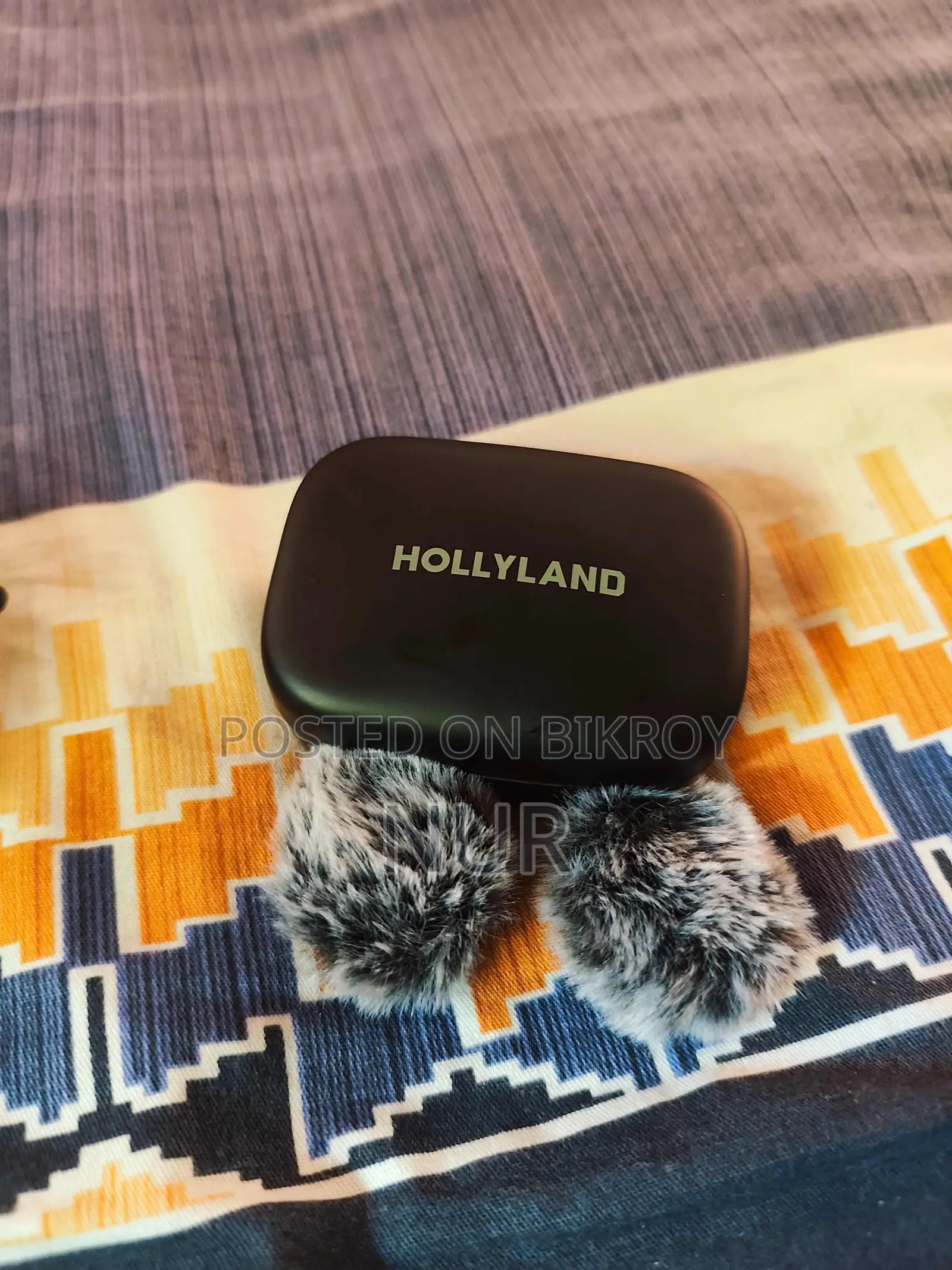Hollyland Lark A1 microphone.
