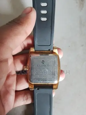 ভিনটেজ স্পোর্টি ঘড়ি