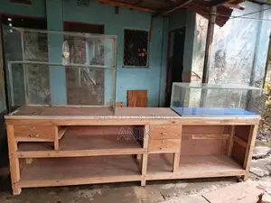 কিছু বোর্ড ও একটি টেবিল বিক্রি করব