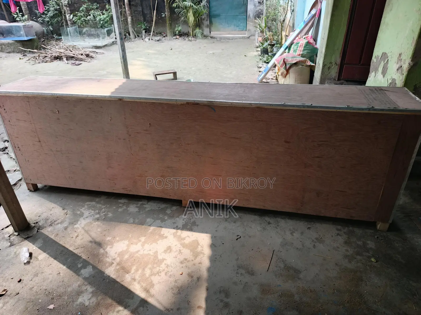 কিছু বোর্ড ও একটি টেবিল বিক্রি করব