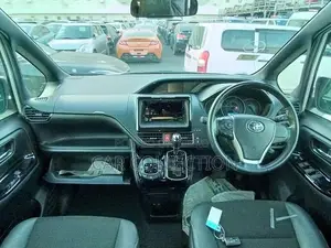 Toyota Noah 2021