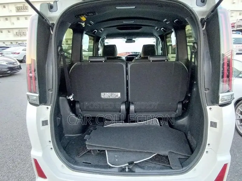 Toyota Noah 2021