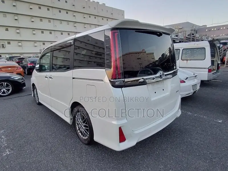 Toyota Noah 2021
