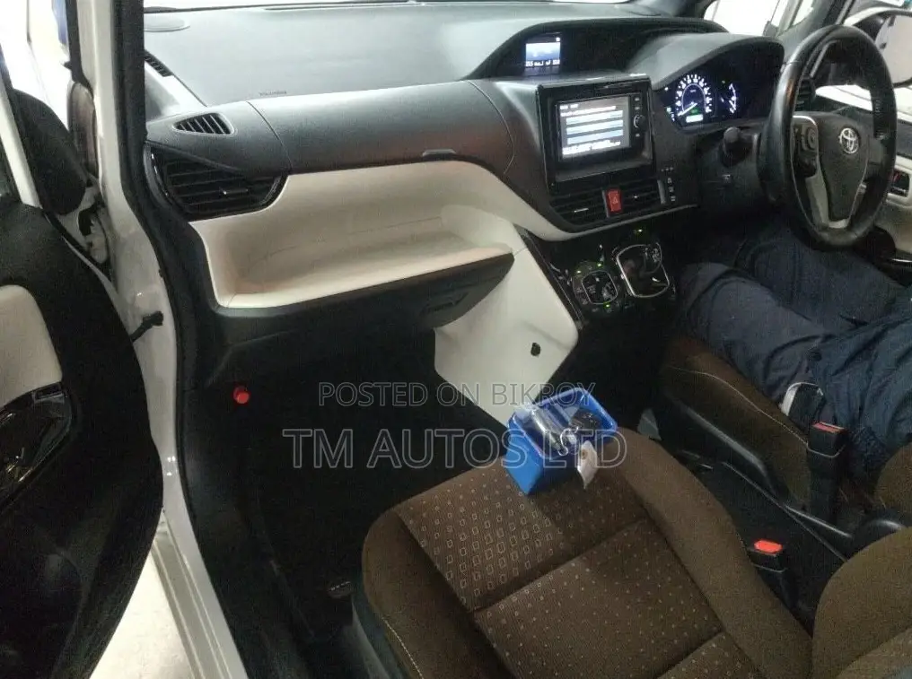 Toyota Noah G PKG 4.5 PEARL 2020