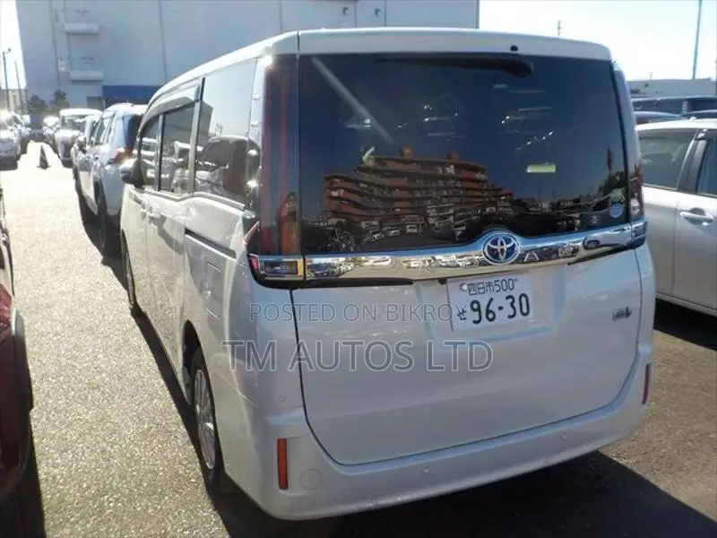 Toyota Noah G PKG 4.5 PEARL 2020