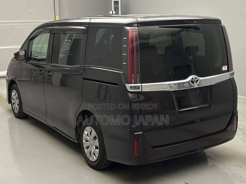 Toyota Noah G 2021