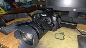 Canon 60d Dslr ক্যামেরা 18-135mm লেন্স ২টি ব্যাটারি, চার্জার ও ব্যাগ