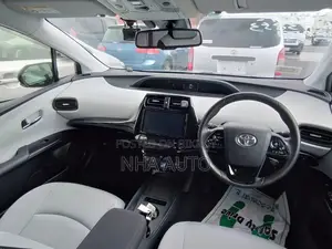 Toyota Prius S SAFETY PLUS 2021