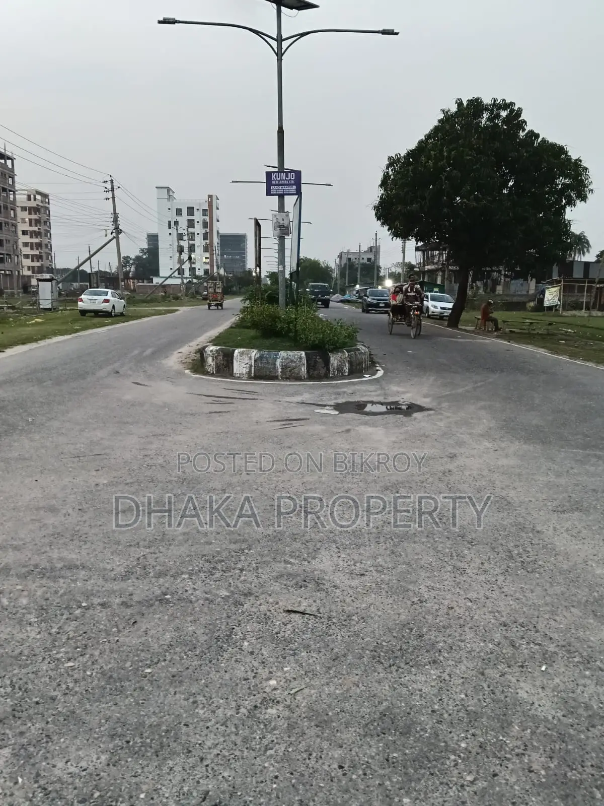 ১১০ ফুট ৩ কাঠা কমার্শিয়াল সাউথ সেক্টর-১৭/এইচ১
