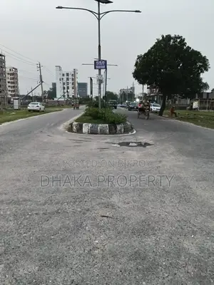 ১১০ ফুট ৩ কাঠা কমার্শিয়াল সাউথ সেক্টর-১৭/এইচ১