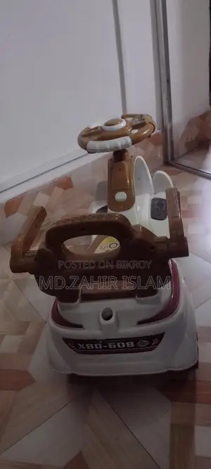 খেলনা ক্যারি গাড়ি বিক্রি হবে।
