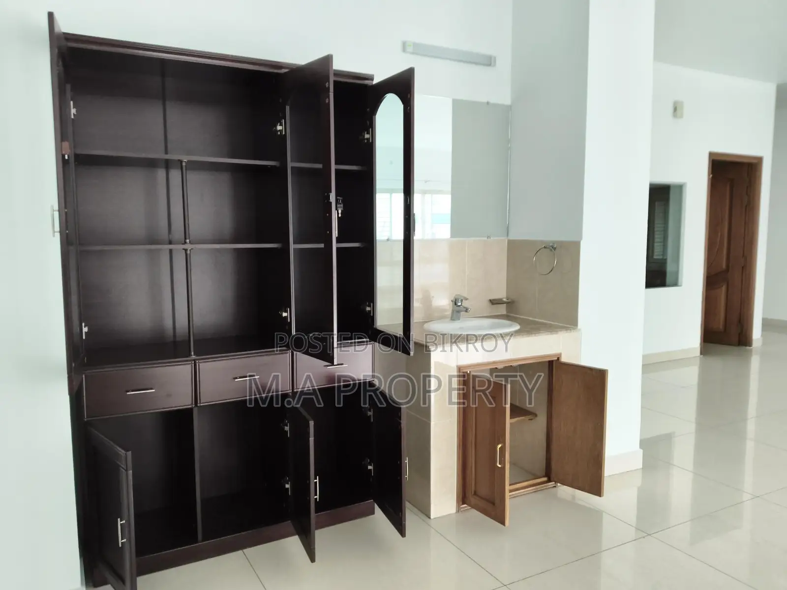 Rent Apartment 4-Bed, 4-Baths, 4000 sqft, 2-Carpark, Gulshan-2
