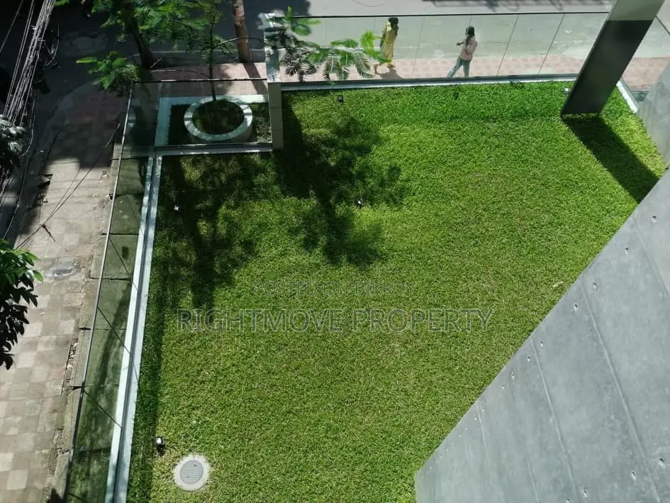4bdrm Apartment in Dhanmondi for sale