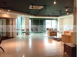 ধানমন্ডিতে ১ম তলায় শোরুম/ক্যাফে স্পেস ভাড়ার জন্য