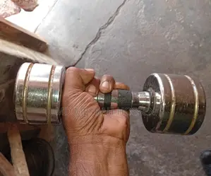 একটি ডাম্বেল বিক্রি হবে