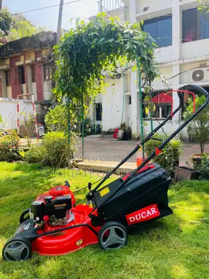 ডুকার পেট্রোল লন মাওয়ার