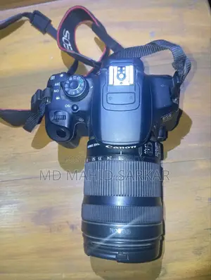 ক্যানন 700D সাথে 18-135mm লেন্স