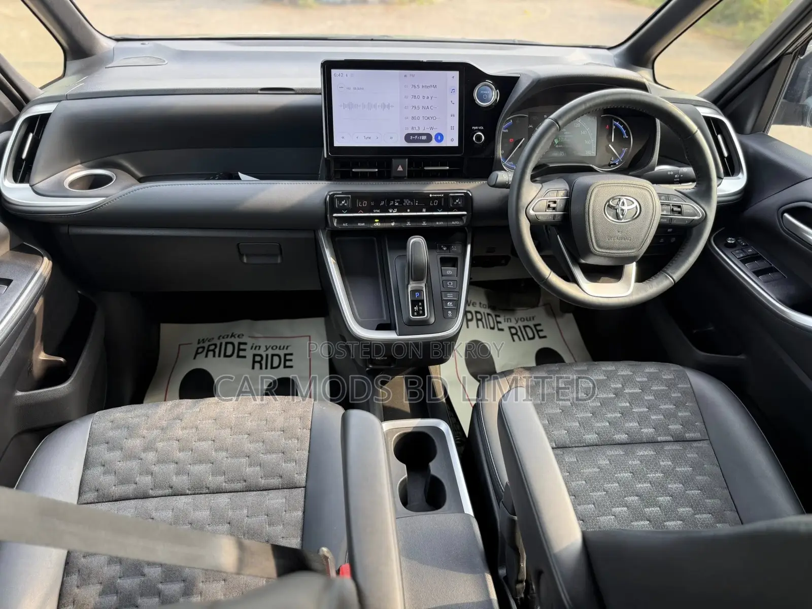 Toyota Voxy 2023 Gray