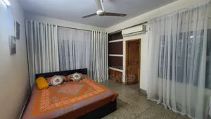 পাঁচলাইশে ভাড়ার জন্য সুসজ্জিত ২ বেডরুমের অ্যাপার্টমেন্ট