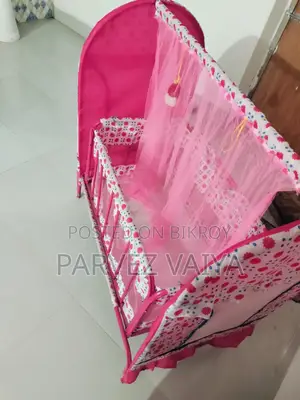 বাচ্চাদের দোলনা