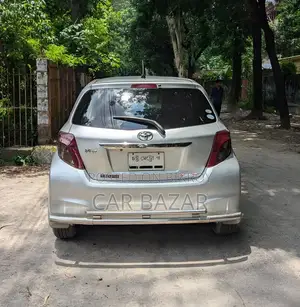 Toyota Vitz 2011 Silver