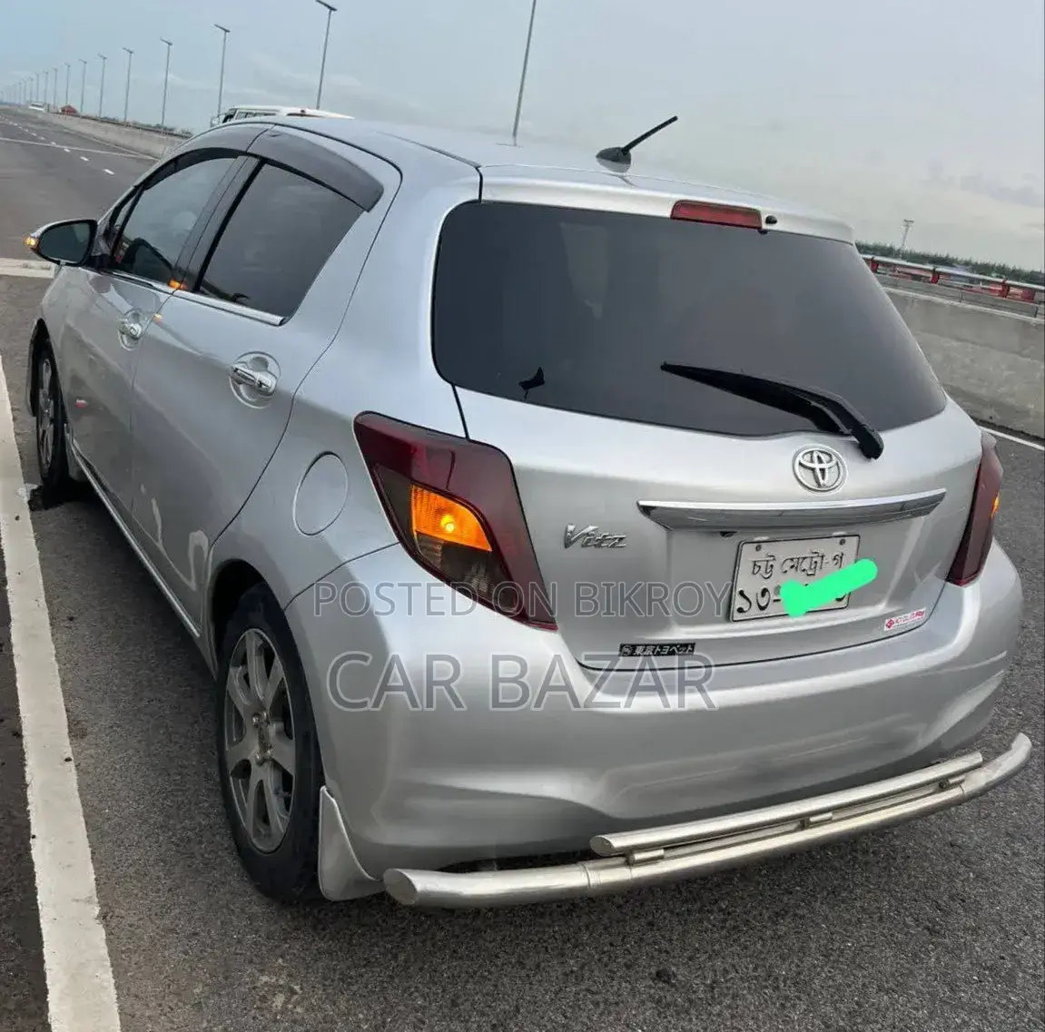 Toyota Vitz 2011 Silver