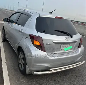 Toyota Vitz 2011 Silver