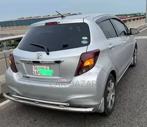 Toyota Vitz 2011 Silver