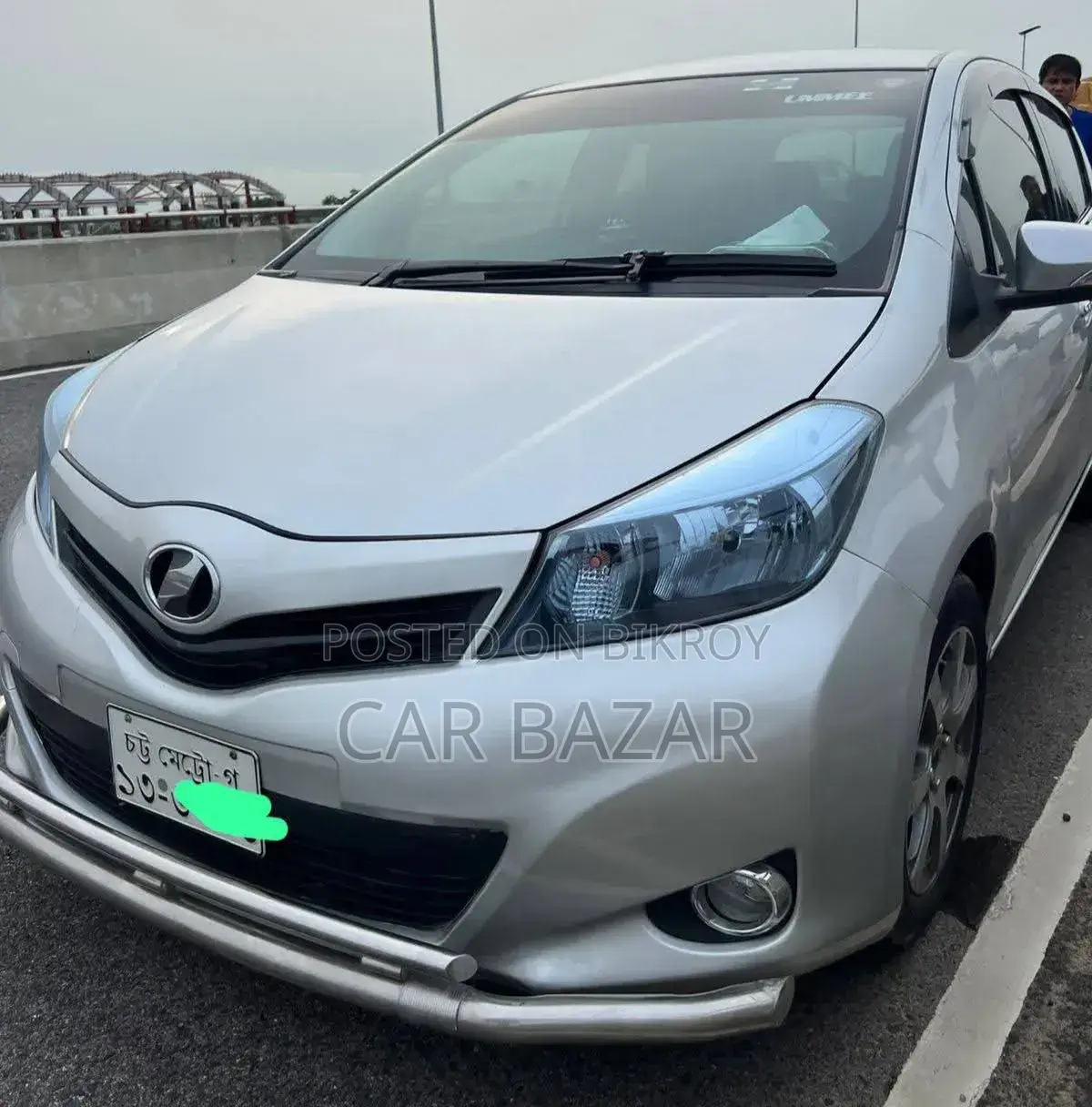 Toyota Vitz 2011 Silver