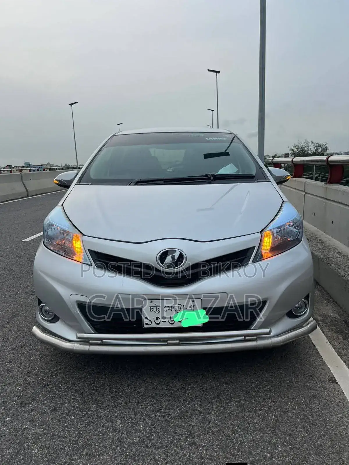 Toyota Vitz 2011 Silver