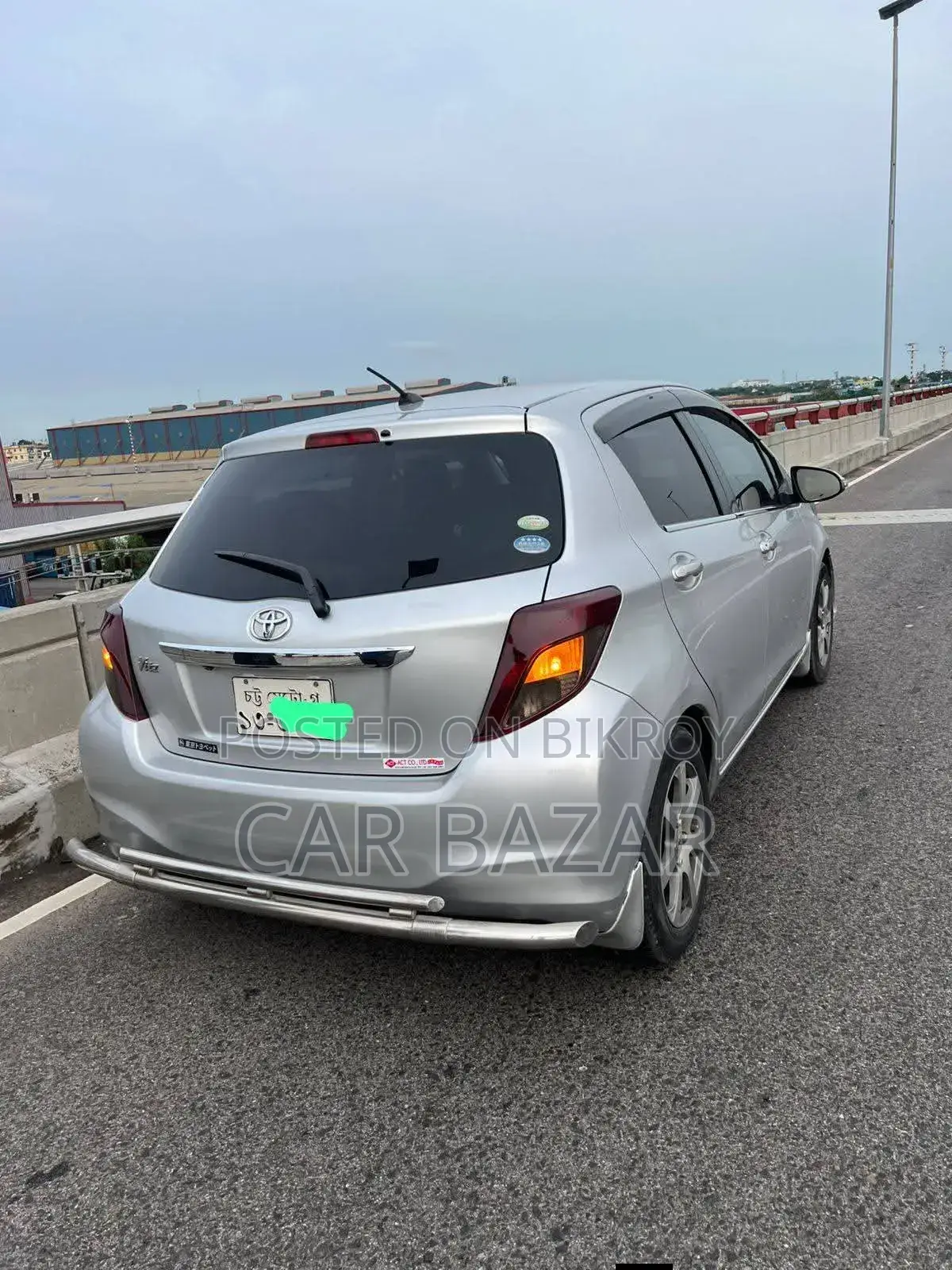 Toyota Vitz 2011 Silver