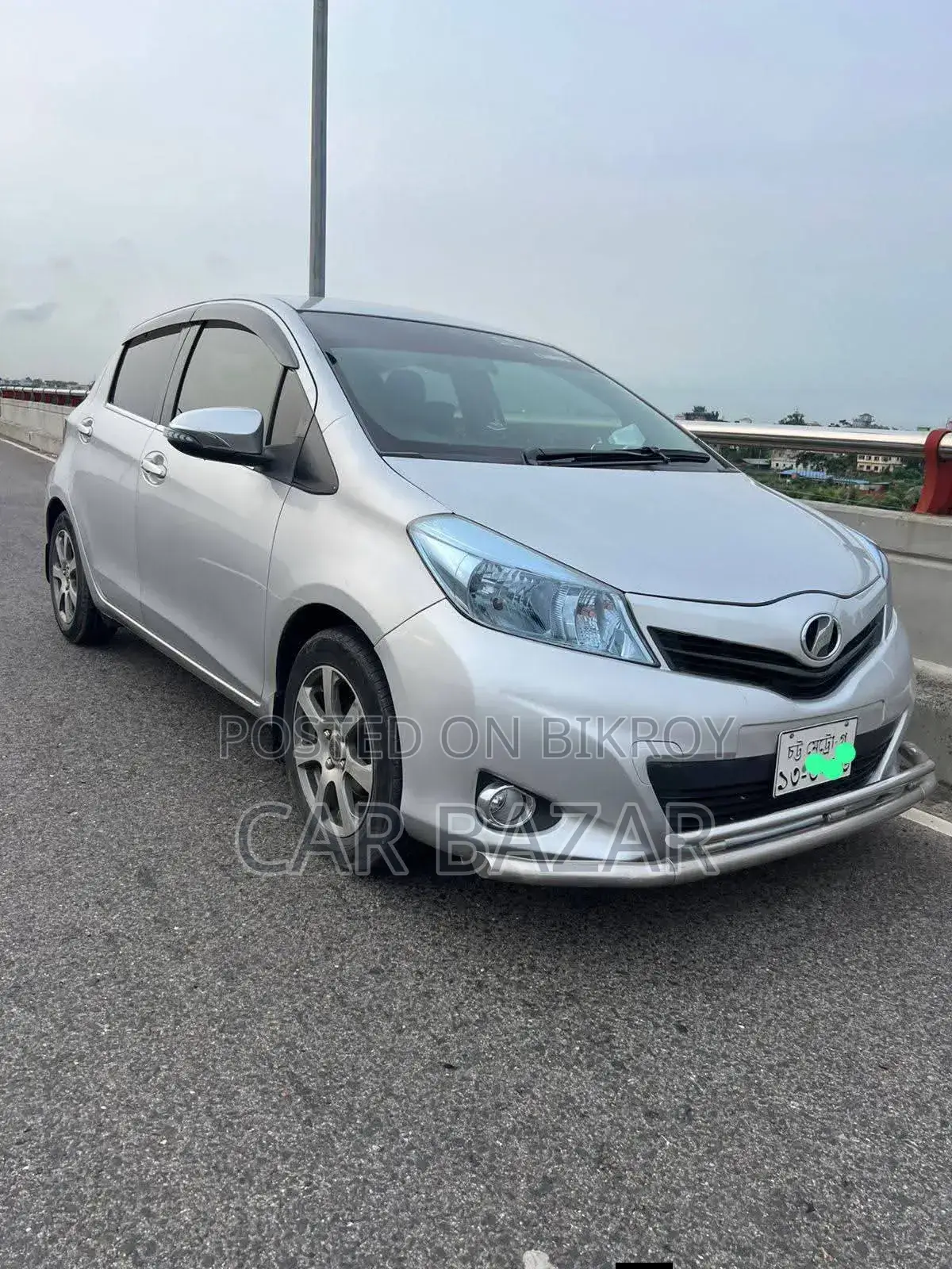 Toyota Vitz 2011 Silver