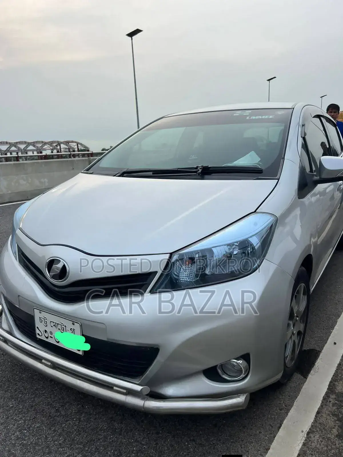 Toyota Vitz 2011 Silver