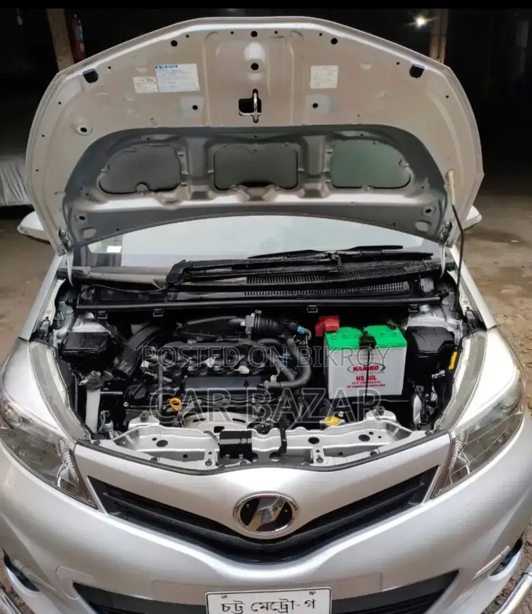 Toyota Vitz 2011 Silver