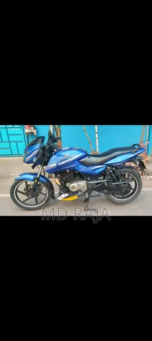 Bajaj Pulsar 150 . 2015