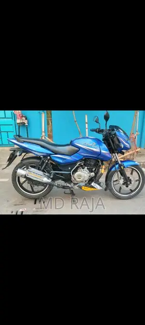 Bajaj Pulsar 150 . 2015