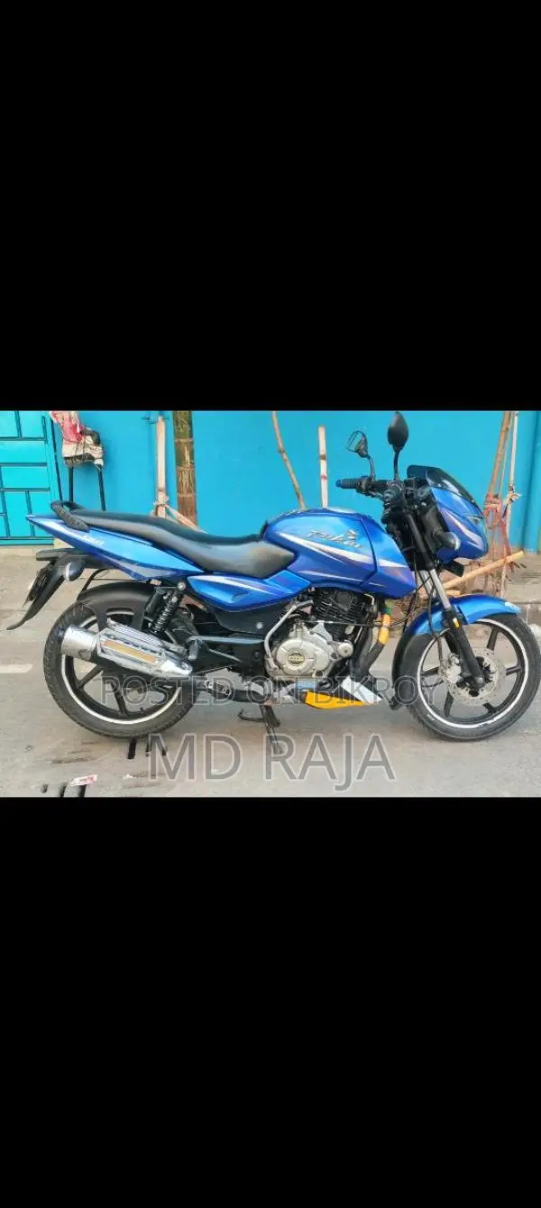 Bajaj Pulsar 150 . 2015