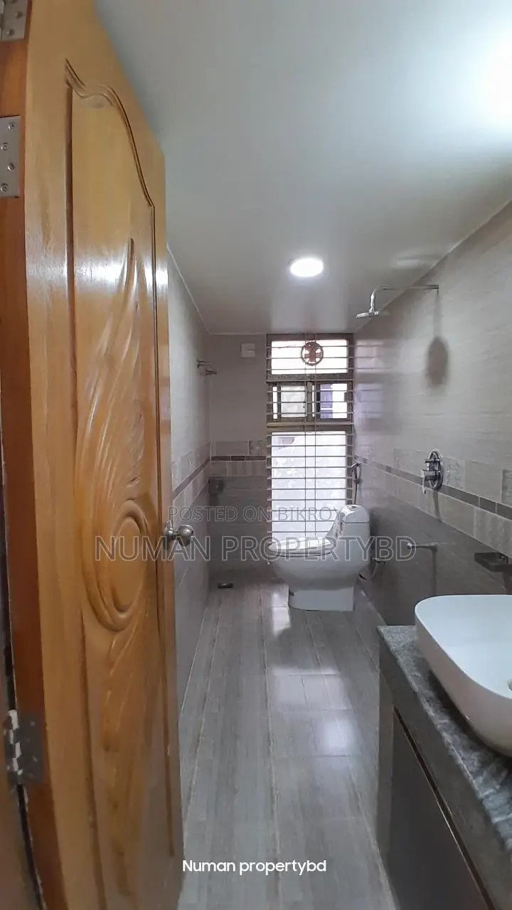 2100 sft 3 bed Full inter design new Luxury smai furnish flat rent