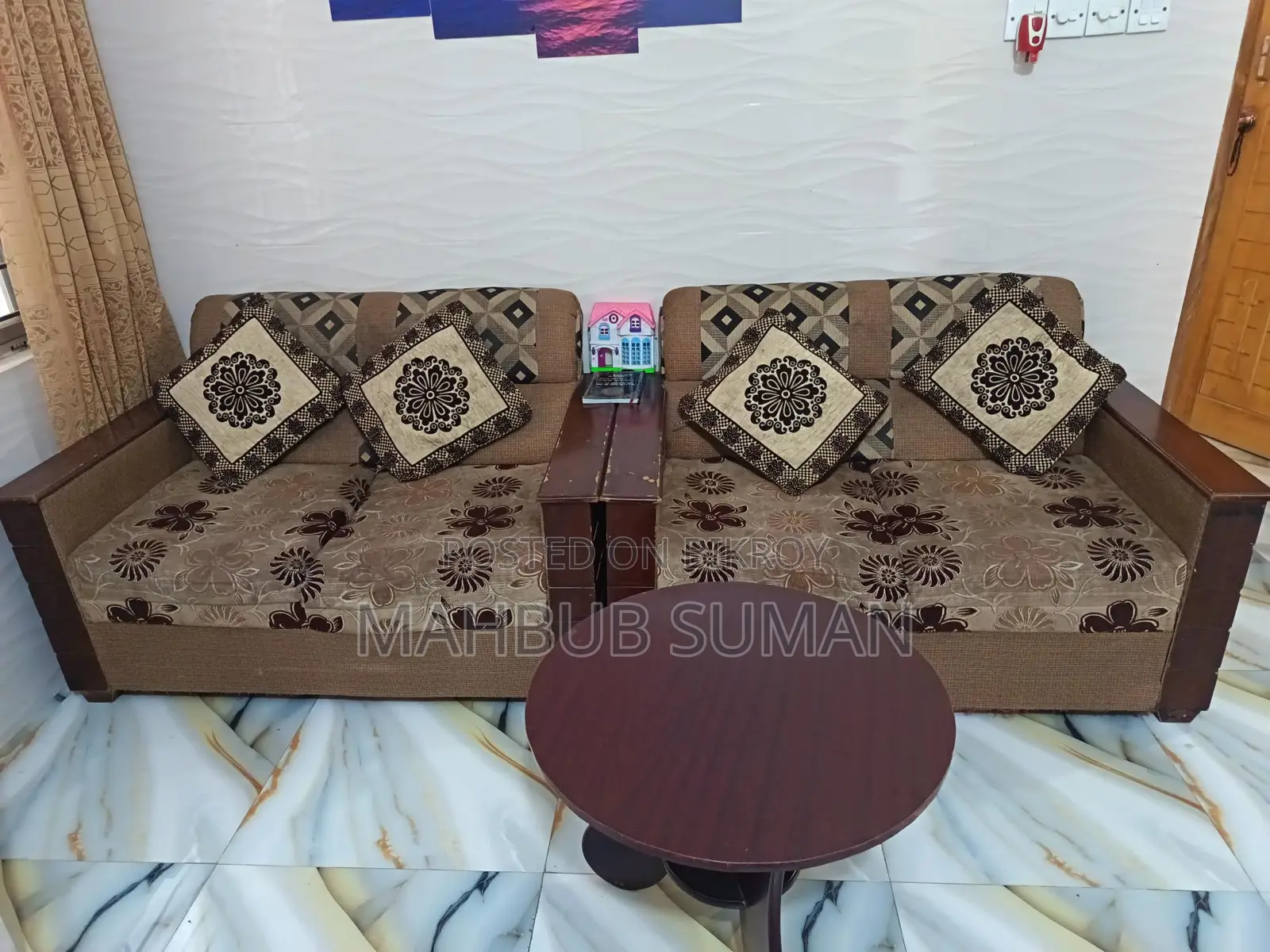 সোফা সেট এবং টি টেবিল