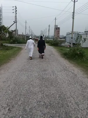 সেক্টর-১৫/ই তে ৩ কাঠা ডিপিএস স্কুলের পূর্বমুখী জমি
