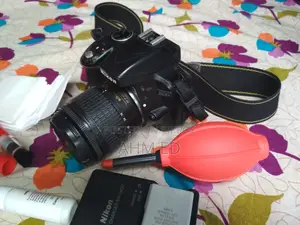 Nikon D3300. Capture 24.2-megapixel