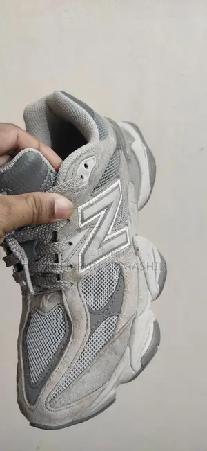 A pair of shoes like new for sale