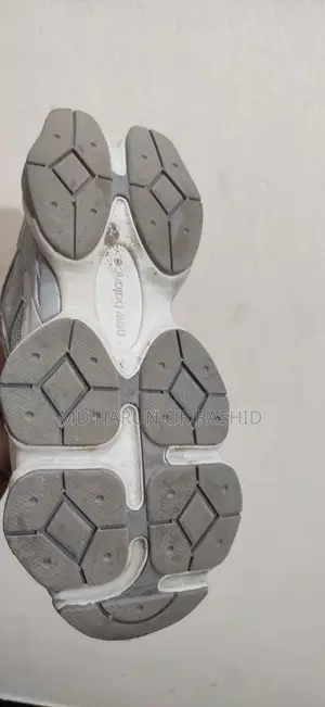 A pair of shoes like new for sale