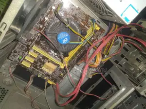 ASUS H81M Plus Motherboard ; Samsung Monitor