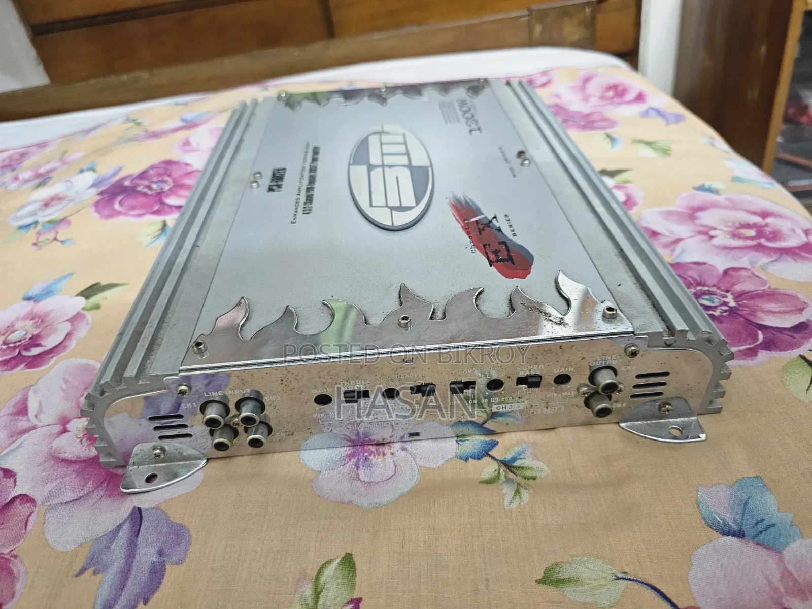 Boschman কার অ্যামপ্লিফায়ার। 
সর্বোচ্চ পাওয়ার আউটপুট: ১২০০ ওয়াট।