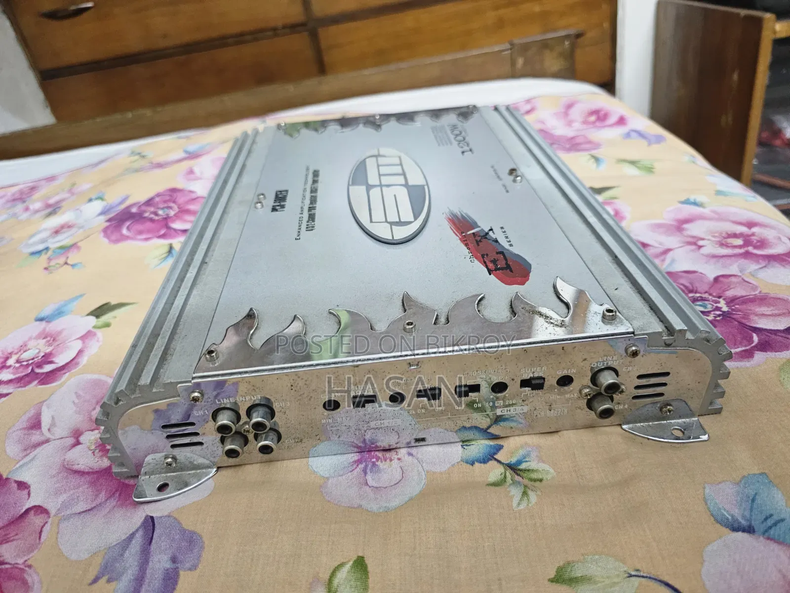 Boschman কার অ্যামপ্লিফায়ার। 
সর্বোচ্চ পাওয়ার আউটপুট: ১২০০ ওয়াট।
